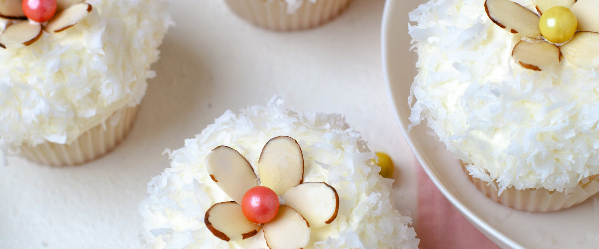 PlugrÃ  - Flower Coconut Cupcakes